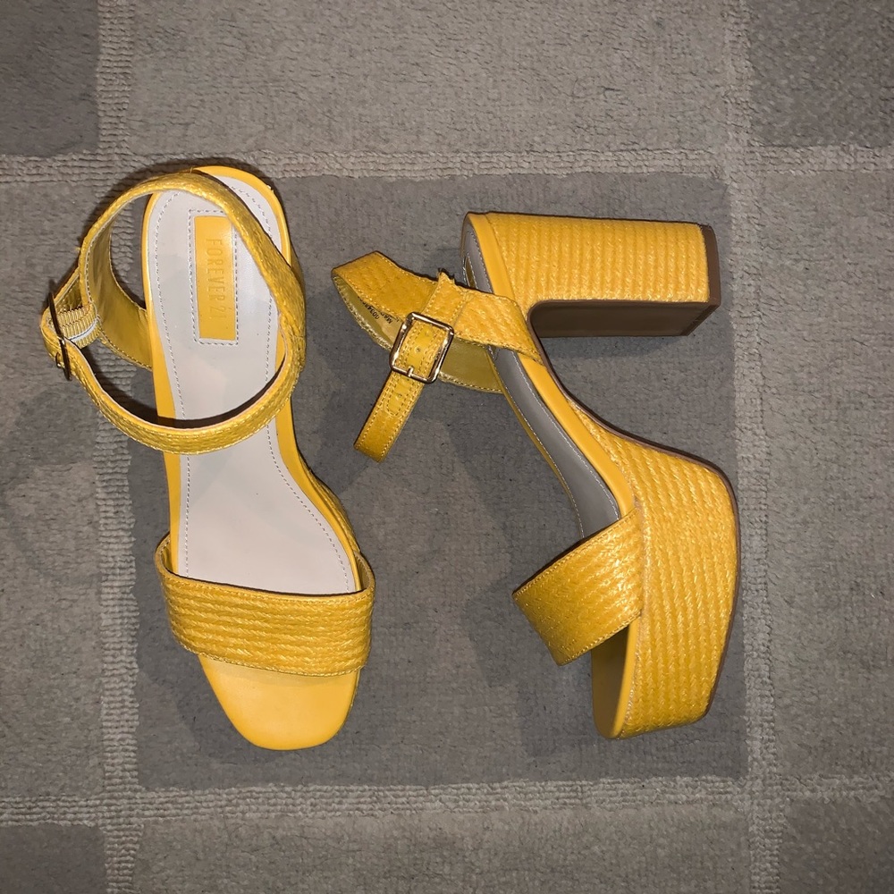 *NEVER WORN YELLOW HIGH HEELS*